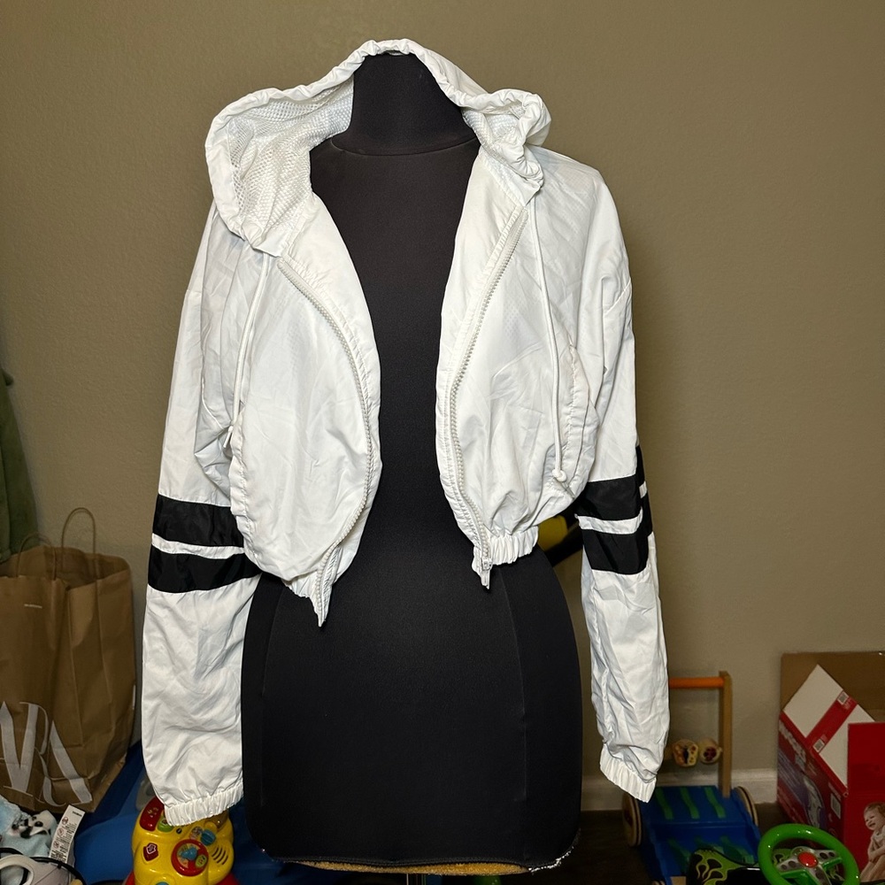 White zippered jacket - cropped top